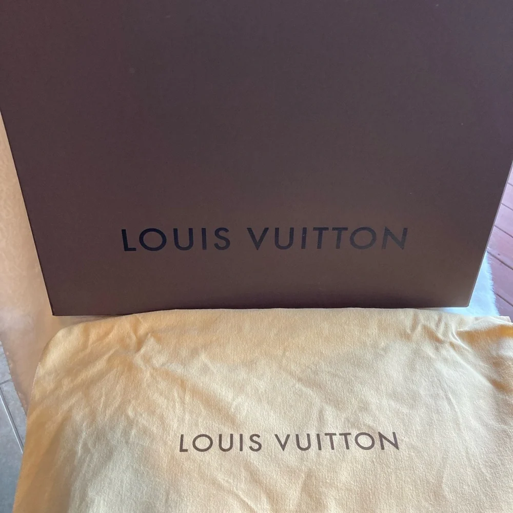 Louis Vuitton Azure Galleria PM - Picture 11 of 11